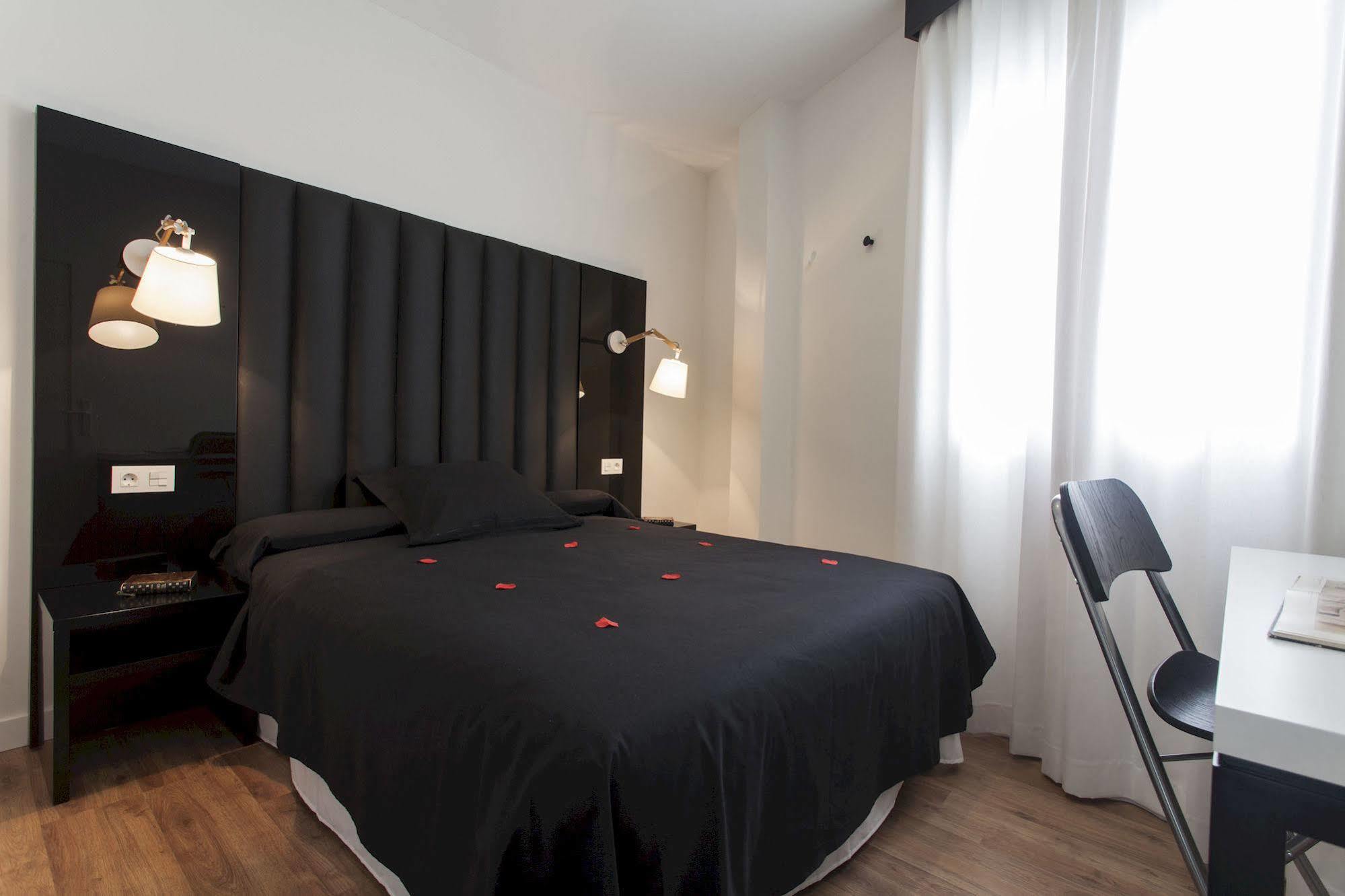 Picasso Suites Malaga Bagian luar foto